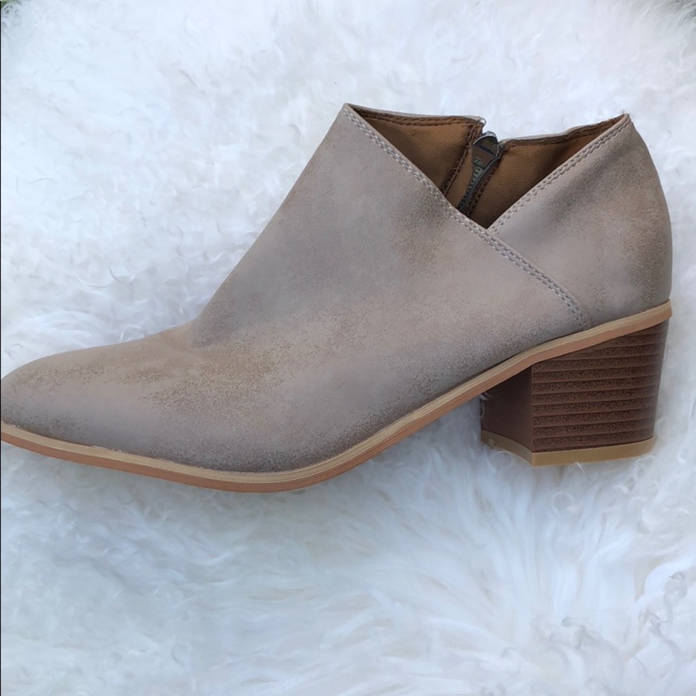 ✨HP!✨ BEST SELLER! Tan Leather Booties✨ - Picture 2 of 5